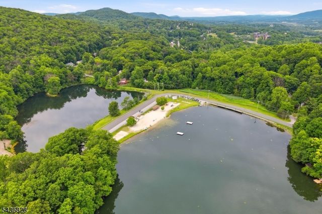 48 E Shore Dr, Vernon Twp., NJ 07462