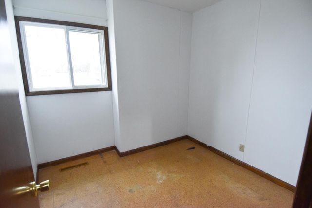 1523 1st Street E, Thief River Falls, MN 56701