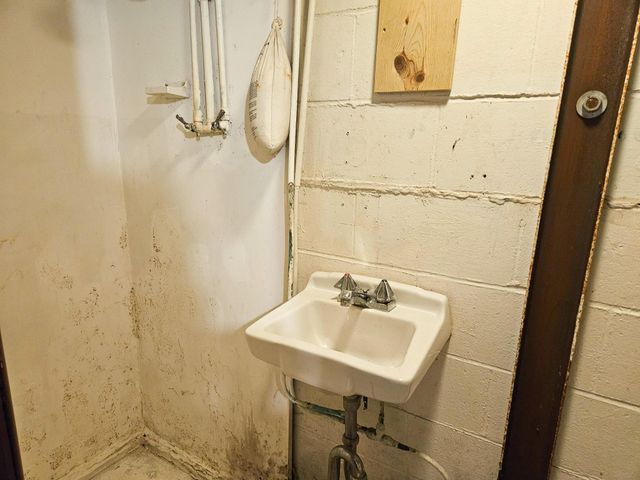 1523 1st Street E, Thief River Falls, MN 56701