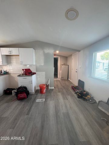 8601 N 71st Avenue 155, Glendale, AZ 85301