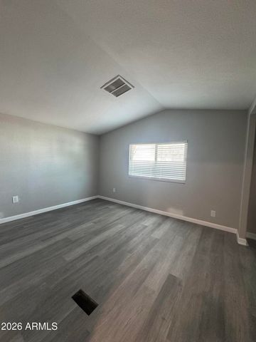 8601 N 71st Avenue 155, Glendale, AZ 85301