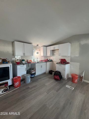 8601 N 71st Avenue 155, Glendale, AZ 85301