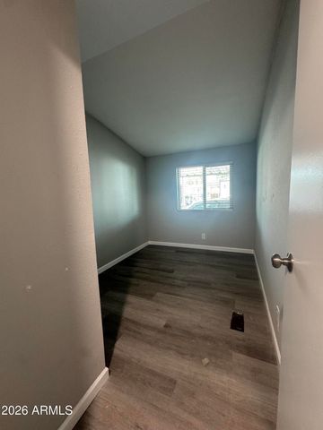 8601 N 71st Avenue 155, Glendale, AZ 85301