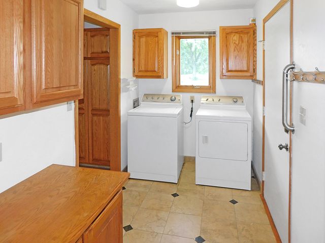 5874 Ada Drive, Roscoe, IL 61073