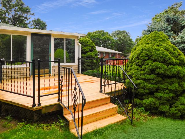 5874 Ada Drive, Roscoe, IL 61073
