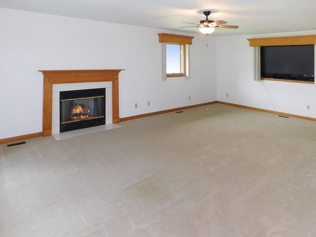 5874 Ada Drive, Roscoe, IL 61073