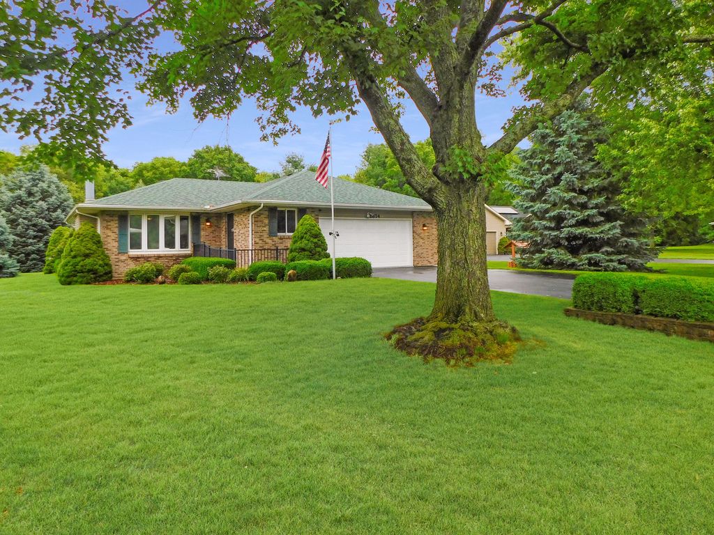 5874 Ada Drive, Roscoe, IL 61073