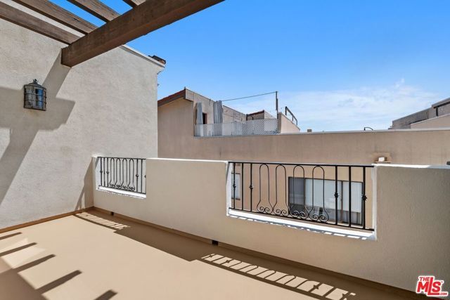 1821 Fairburn Avenue 401, Los Angeles, CA 90025