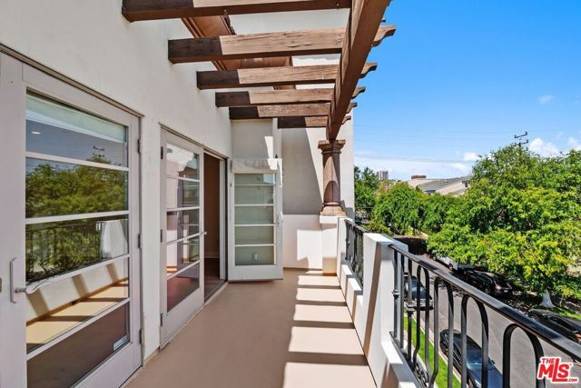 1821 Fairburn Avenue 401, Los Angeles, CA 90025