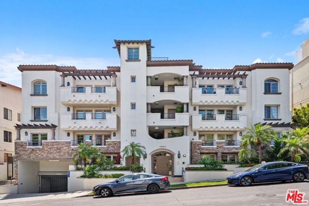 1821 Fairburn Avenue 401, Los Angeles, CA 90025