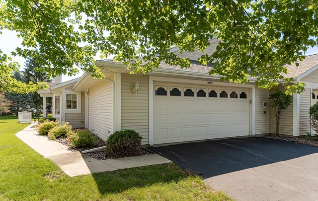 1896 Waterford Place SW, Rochester, MN 55902