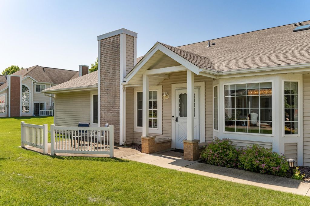 1896 Waterford Place SW, Rochester, MN 55902