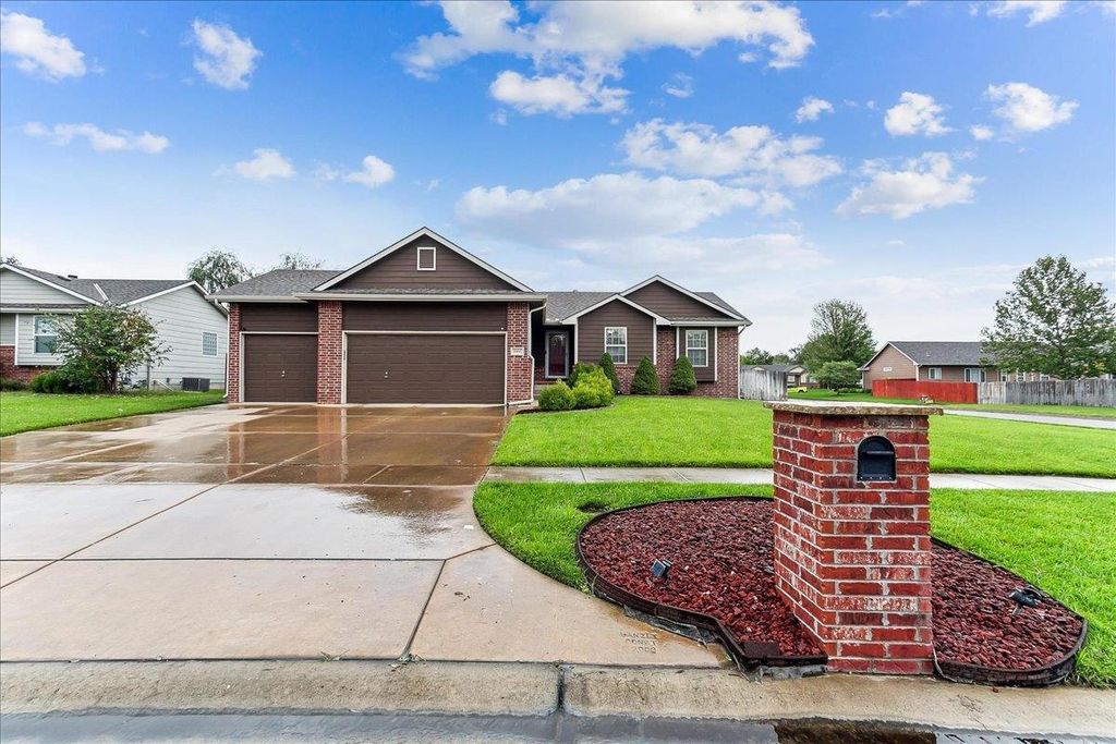 1000 N Meadow Rd, Valley Center, KS 67147