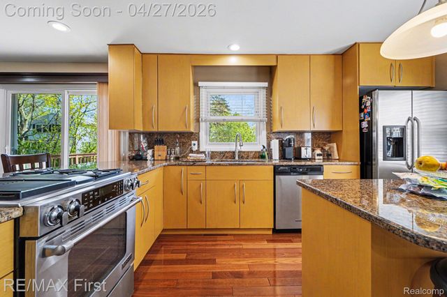 4984 Hyde Park Drive, Troy, MI 48085