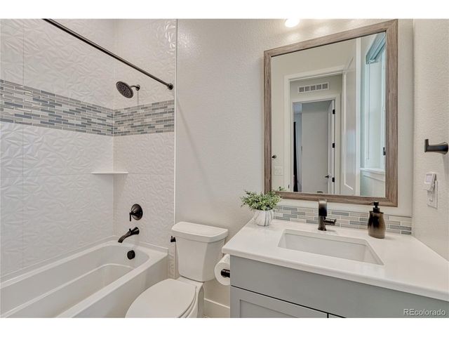 7201 Bellcove Trl, Castle Pines, CO 80108