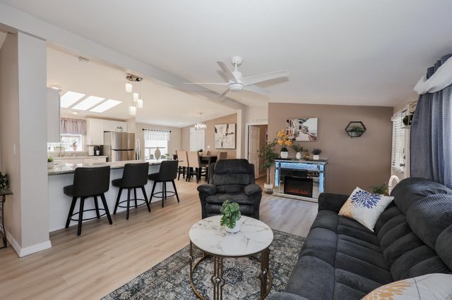 100 Ledgewood Way, Manchester, NH 03104