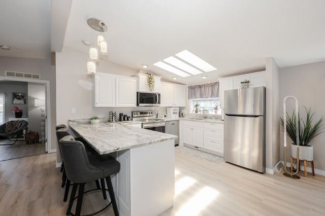 100 Ledgewood Way, Manchester, NH 03104