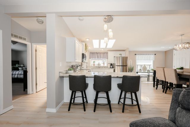 100 Ledgewood Way, Manchester, NH 03104