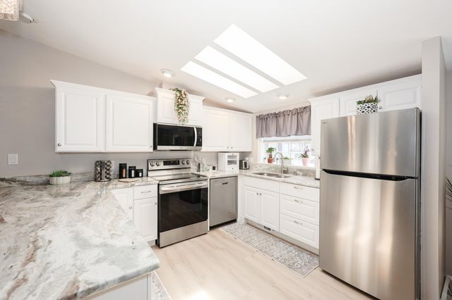 100 Ledgewood Way, Manchester, NH 03104