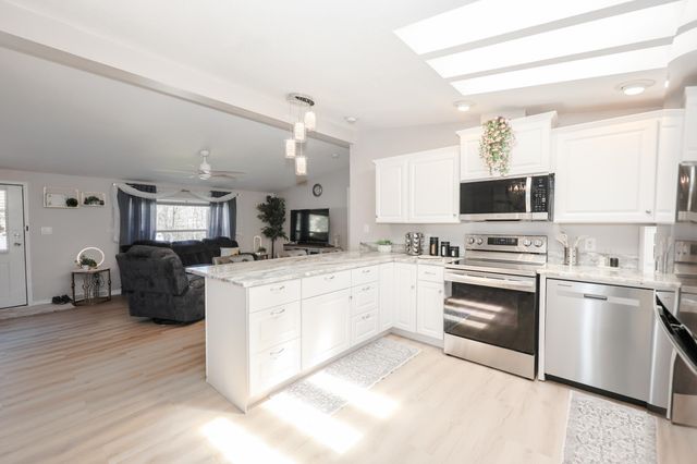 100 Ledgewood Way, Manchester, NH 03104