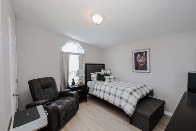 100 Ledgewood Way, Manchester, NH 03104