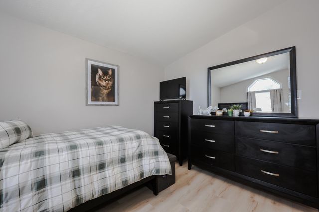 100 Ledgewood Way, Manchester, NH 03104