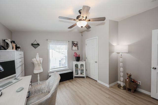 100 Ledgewood Way, Manchester, NH 03104