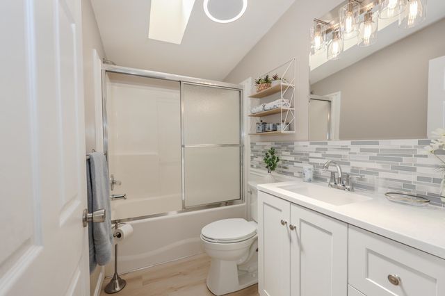 100 Ledgewood Way, Manchester, NH 03104