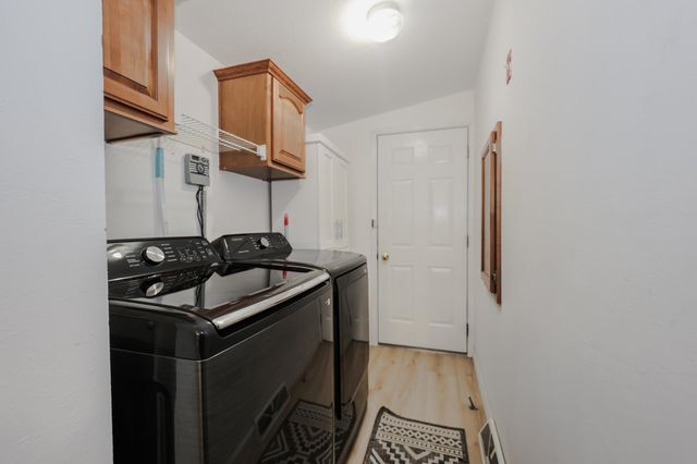 100 Ledgewood Way, Manchester, NH 03104