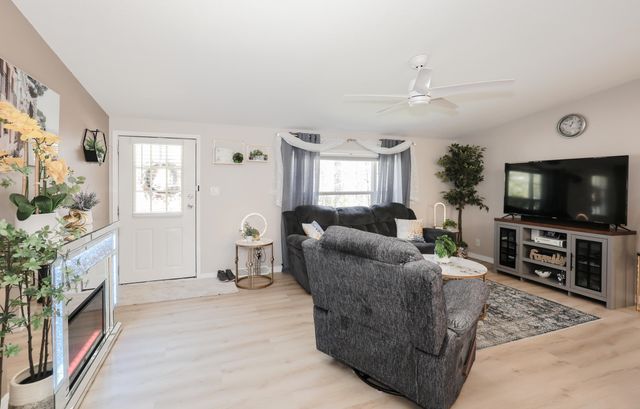 100 Ledgewood Way, Manchester, NH 03104