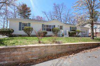 100 Ledgewood Way, Manchester, NH 03104