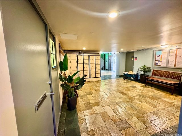 1550 Wilder Avenue B403, Honolulu, HI 96822