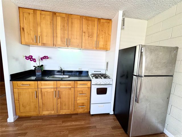 1550 Wilder Avenue B403, Honolulu, HI 96822