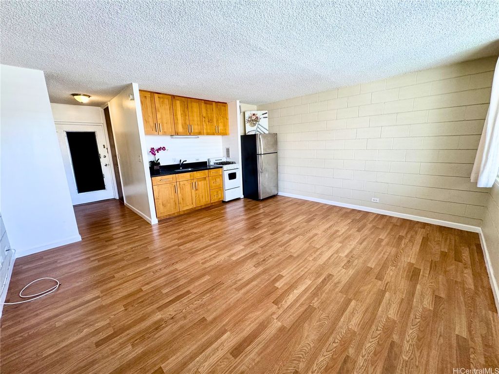 1550 Wilder Avenue B403, Honolulu, HI 96822