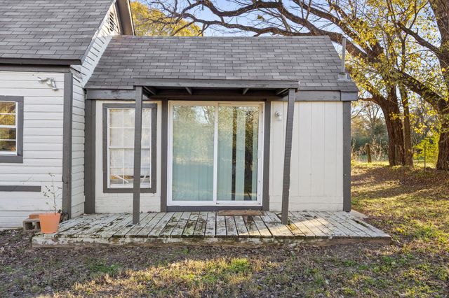 202 S Dunbar Lane, Emory, TX 75440