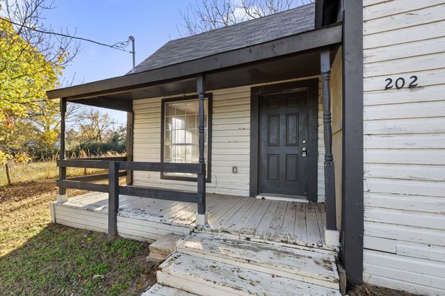 202 S Dunbar Lane, Emory, TX 75440