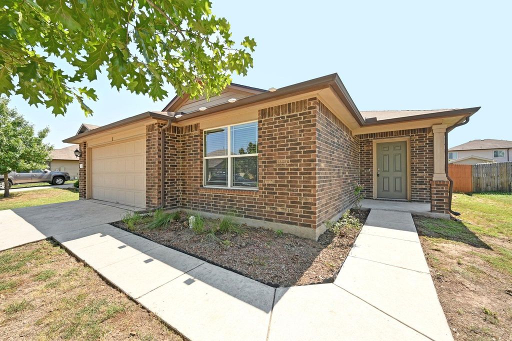411 Langely, Kyle, TX 78640