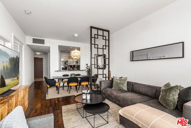 900 W Olympic Boulevard 36F, Los Angeles, CA 90015