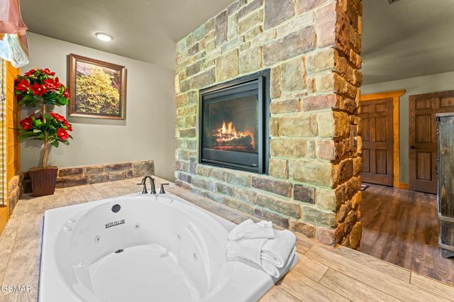 1123 Anastasia Way, Gatlinburg, TN 37738