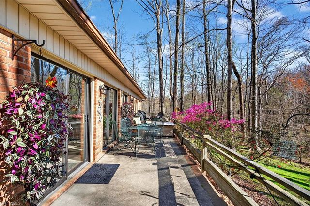 7736 Penns Grove Road, Summerfield, NC 27358