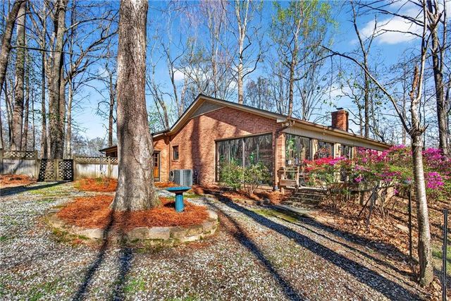 7736 Penns Grove Road, Summerfield, NC 27358