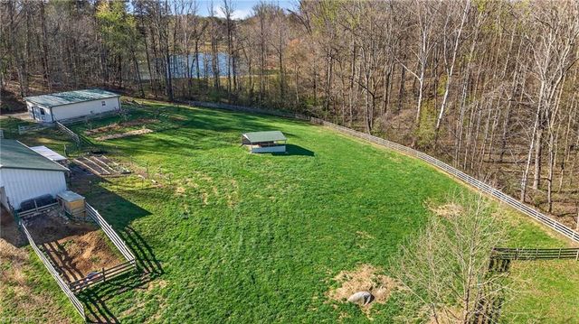 7736 Penns Grove Road, Summerfield, NC 27358