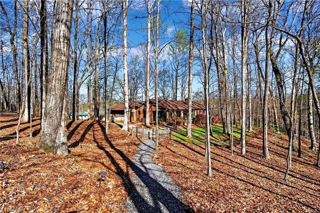 7736 Penns Grove Road, Summerfield, NC 27358