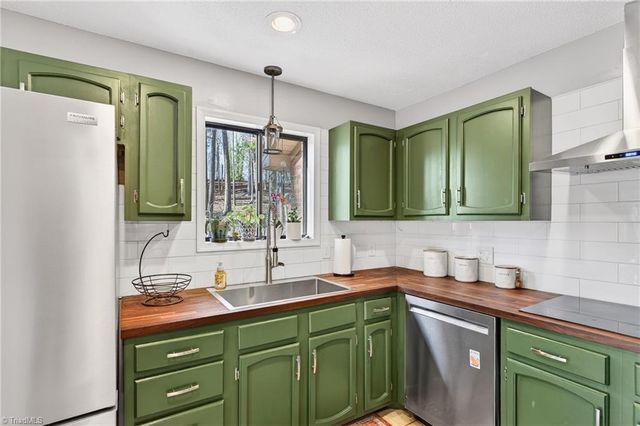7736 Penns Grove Road, Summerfield, NC 27358