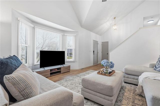 10809 W 76th Street, Overland Park, KS 66214