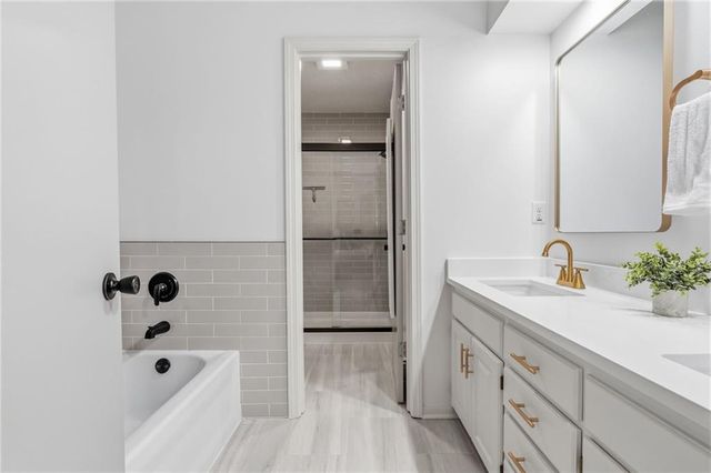 10809 W 76th Street, Overland Park, KS 66214