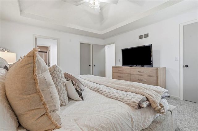 10809 W 76th Street, Overland Park, KS 66214