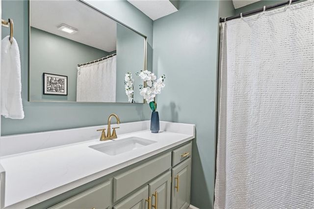 10809 W 76th Street, Overland Park, KS 66214