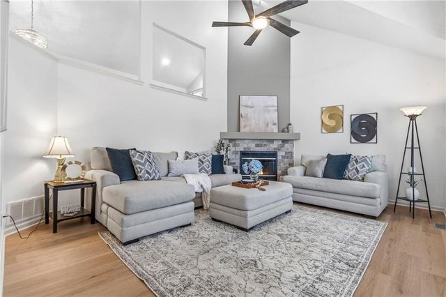 10809 W 76th Street, Overland Park, KS 66214