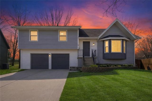 10809 W 76th Street, Overland Park, KS 66214